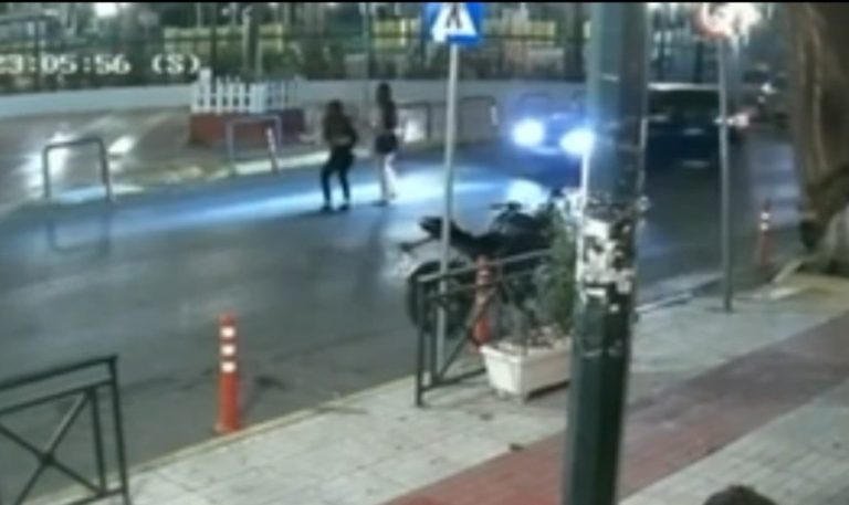 Βίντεο ντοκουμέντο: Αυτοκίνητο παρέσυρε 16χρονη σε διάβαση πεζών στα Καμίνια – Την εγκατέλειψε αβοήθητη ο οδηγός