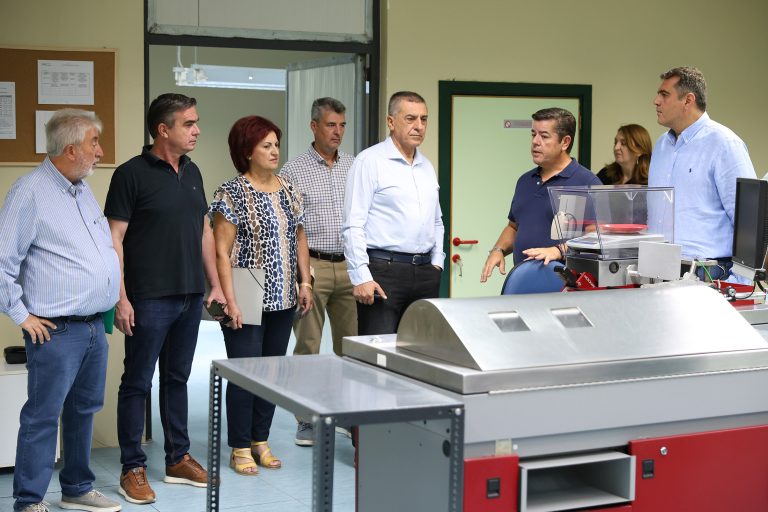 Επίσκεψη του Περιφερειάρχη Θεσσαλίας στο Εθνικό Κέντρο Ταξινόμησης Βάμβακος στην Καρδίτσα