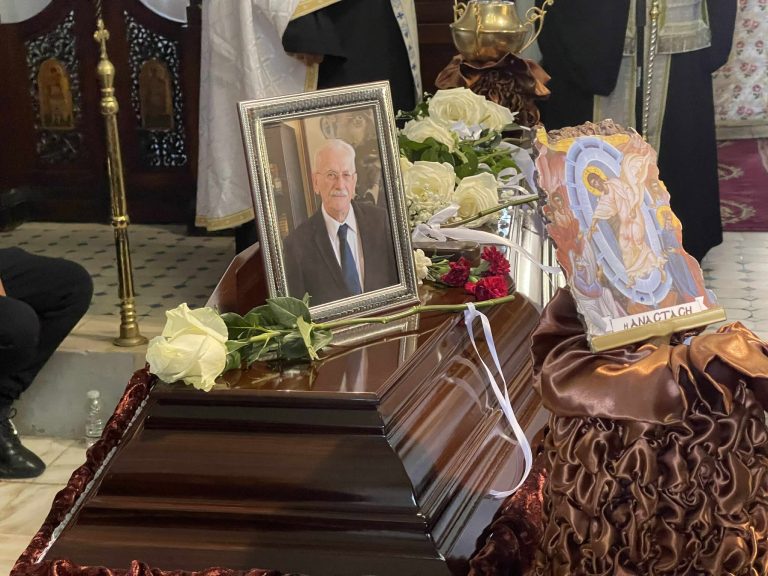 Σε κλίμα οδύνης το «τελευταίο αντίο» στον Γεν. Διευθυντή του Ιδρύματος «Ελ. Βενιζέλος» Νίκο Παπαδάκη