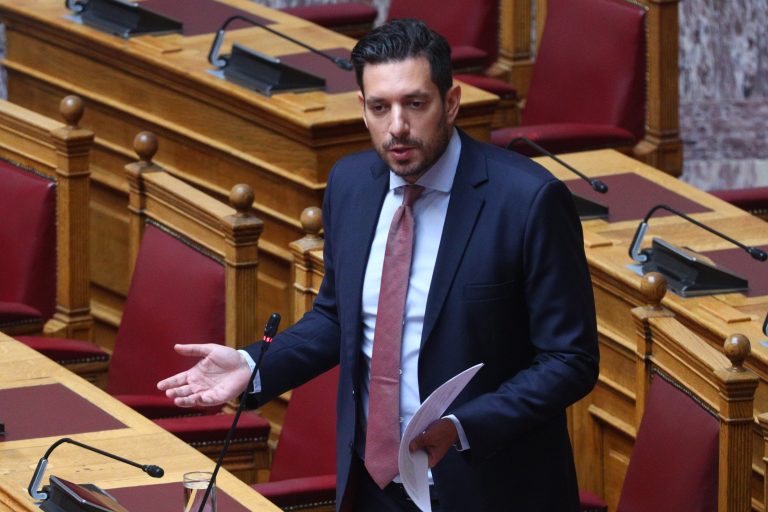 Ο Κυρανάκης ζήτησε από τον ΟΣΕ να μην ασκήσει ένδικα μέσα κατά της απόφασης για αποζημίωση συγγενών θυμάτων των Τεμπών