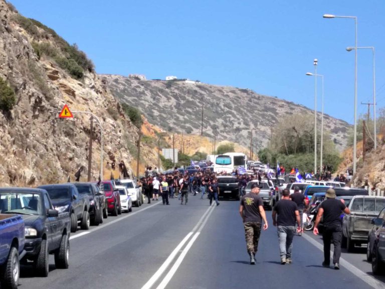 Κρήτη: Έκλεισαν τον ΒΟΑΚ οι αγροτοκτηνοτρόφοι – Διακοπή της κυκλοφορίας των οχημάτων στην Παντάνασσα