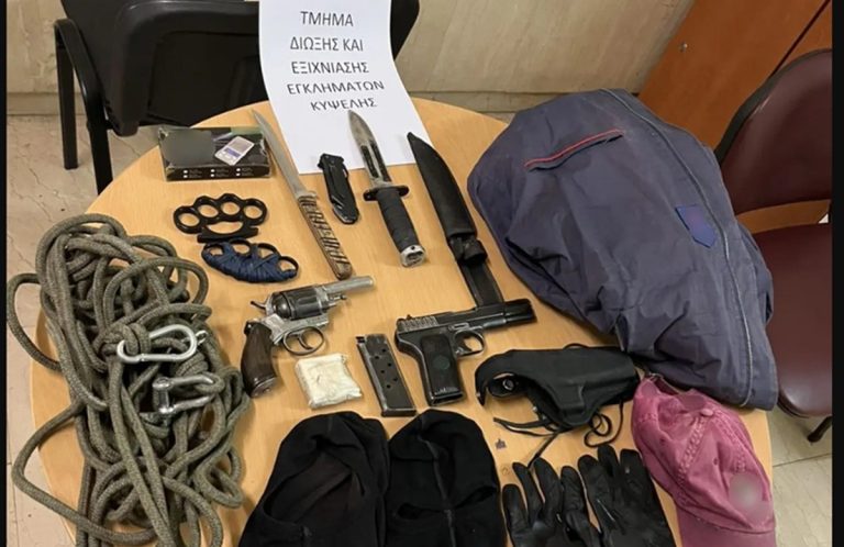 Κυψέλη: Σύλληψη 59χρονου για πυροβολισμό σε βάρος υπαλλήλου καθαριότητας – Κατασχέθηκαν όπλα, μαχαίρια και σιδερογροθιές