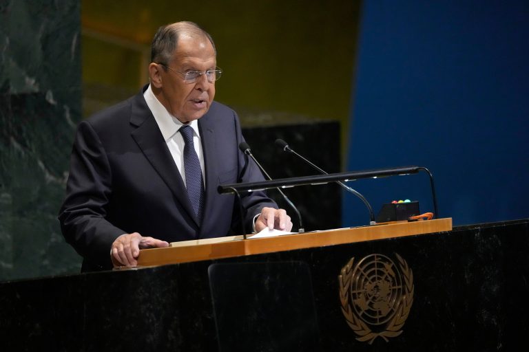 Ο Λαβρόφ προειδοποιεί ΝΑΤΟ και ΕΕ από τον ΟΗΕ: Αν επιτεθείτε, θα απαντήσουμε αποφασιστικά