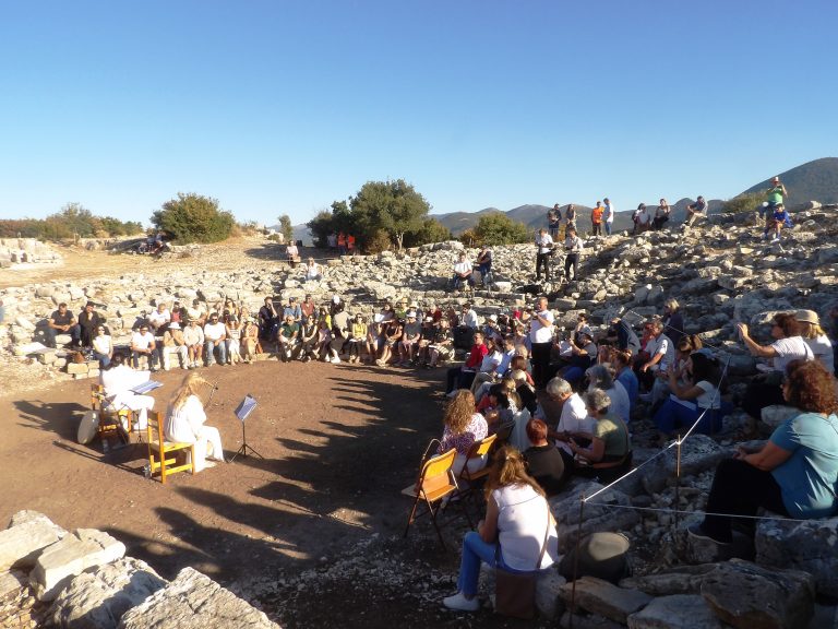 Επιτυχημένη η πρώτη μουσική εκδήλωση στο αρχαίο θέατρο Πλατιάνας