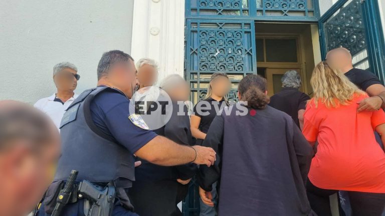 Μαραθώνιες απολογίες για τους έξι κατηγορούμενους για αρχαιοκαπηλεία – Ανάμεσά τους ο ηγούμενος Μονής των Καλαβρύτων