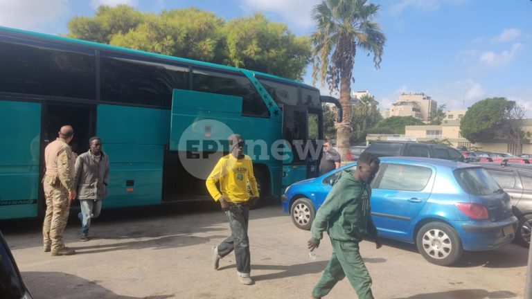 Ηράκλειο: Άλλοι 49 μετανάστες εντοπίστηκαν σε παραλία