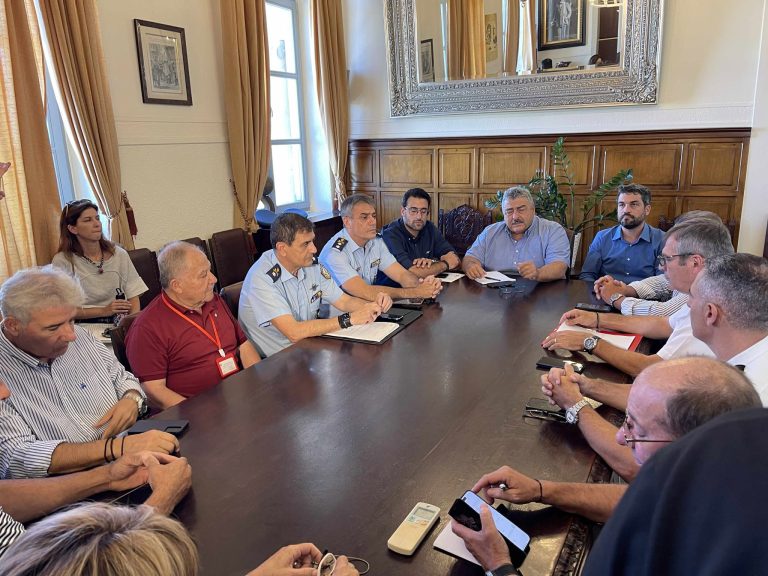 Χανιά: Σύσκεψη για τις μεταναστευτικές ροές – «Να σταματήσει η Αγυιά να υποδέχεται μετανάστες»