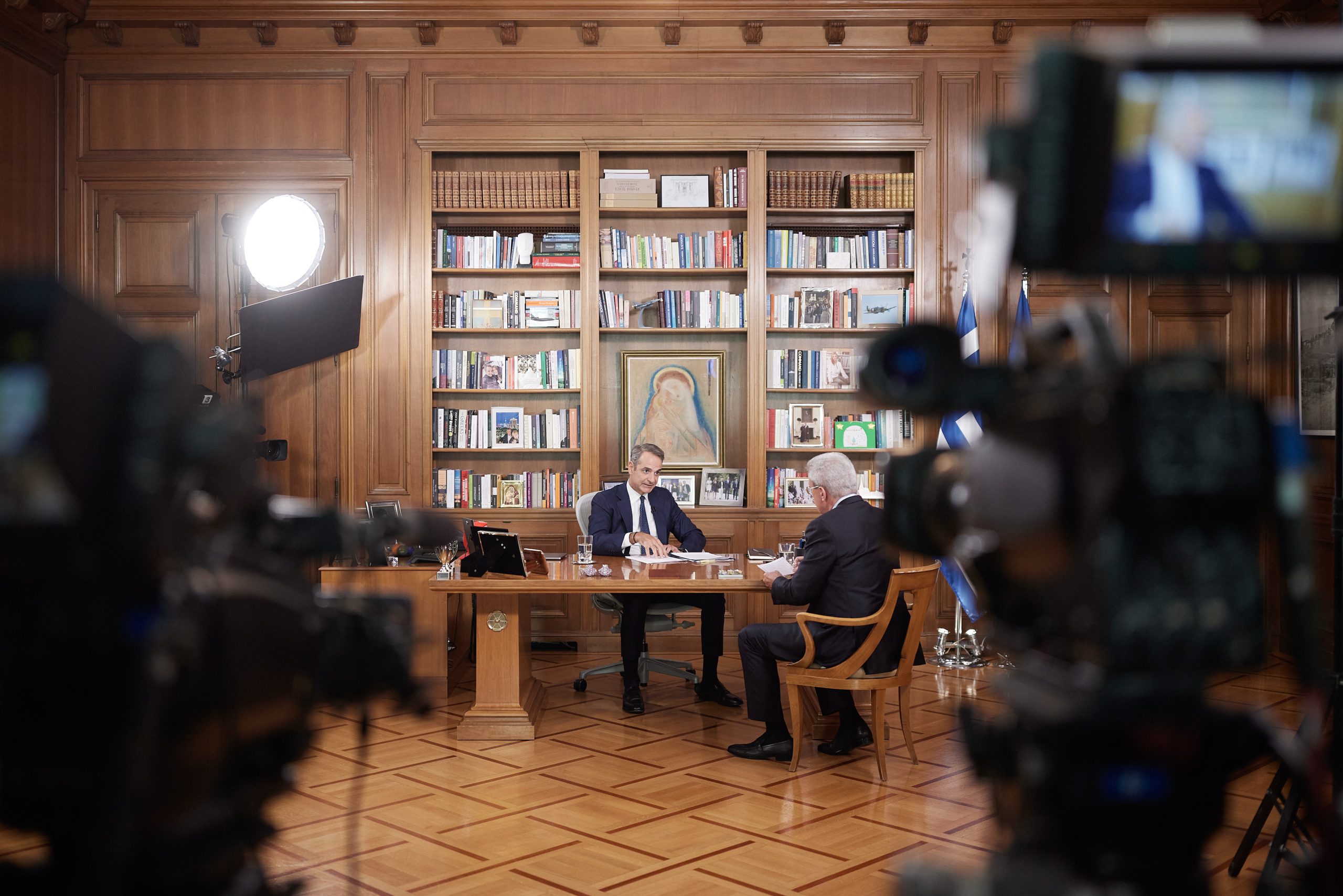 ΣΥΝΕΝΤΕΥΞΗ ΤΟΥ ΠΡΩΘΥΠΟΥΡΓΟΥ ΚΥΡΙΑΚΟΥ ΜΗΤΣΟΤΑΚΗ ΣΤΟΝ ΤΗΛΕΟΠΤΙΚΟ ΣΤΑΘΜΟ ΑΝΤ1 ΚΑΙ ΣΤΟΝ ΔΗΜΟΣΙΟΓΡΑΦΟ ΝΙΚΟ ΧΑΤΖΗΝΙΚΟΛΑΟΥ