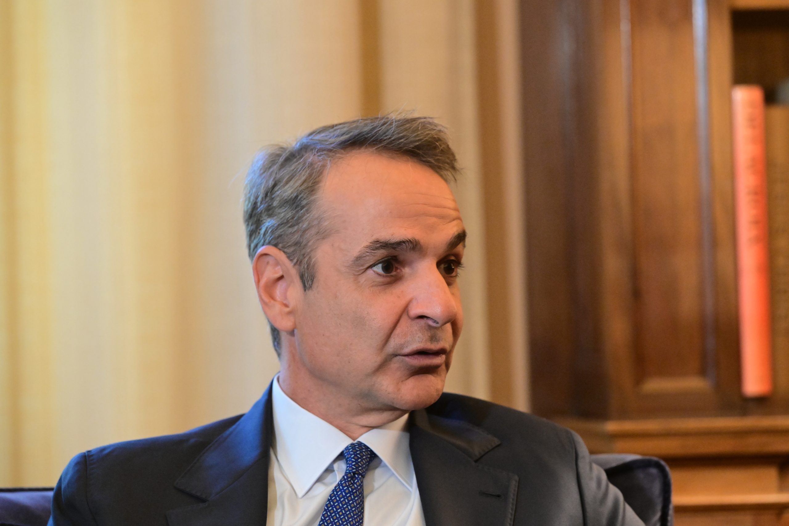 [380208] ΣΥΝΑΝΤΗΣΗ ΤΟΥ ΠΡΟΕΔΡΟΥ ΤΗΣ ΔΗΜΟΚΡΑΤΙΑΣ ΚΩΝΣΤΑΝΤΙΝΟΥ ΤΑΣΟΥΛΑ ΜΕ ΤΟΝ ΠΡΩΘΥΠΟΥΡΓΟ ΚΥΡΙΑΚΟ ΜΗΤΣΟΤΑΚΗ  (ΤΑΤΙΑΝΑ ΜΠΟΛΑΡΗ / EUROKINISSI)