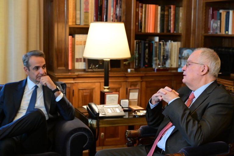 Κ. Μητσοτάκης: Μειώνουμε φόρους, αυξάνουμε μισθούς, στηρίζουμε την οικογένεια – Κάθε χρόνο θα επιστρέφουμε το πλεόνασμα στην κοινωνία 