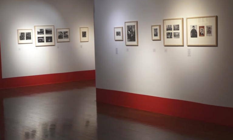MOMus-“Frida Kahlo-Her Photos”: Η ταραχώδης ζωή της εμβληματικής μορφής της λατινοαμερικανικής τέχνης μέσα από 241 αδημοσίευτες φωτογραφίες