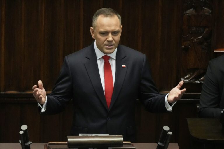 Κάρολ Ναβρότσκι: «Πρέπει να κάνουμε το παν για να είμαστε έτοιμοι για πόλεμο»