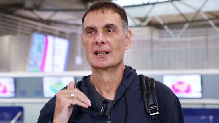 Μπαρτζώκας: «Για αγωνιστικούς λόγους είναι μαζί μας ο Νιλικίνα, στόχος να παίξει την Κυριακή στο πρωτάθλημα»