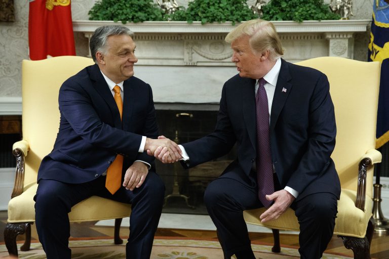Όρμπαν όπως Τραμπ: Xαρακτήρισε «τρομοκρατική» οργάνωση το κίνημα Antifa