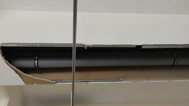 Ηράκλειο: Τμήμα οροφής έπεσε στο Πανεπιστημιακό Νοσοκομείο – Γλίτωσε με εκδορές ασθενής
