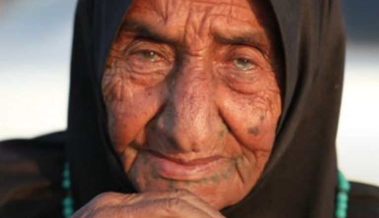 Η Οδύσσεια του εκτοπισμού 100χρονης Παλαιστίνιας – «Κάθε μέτρο που διέσχιζα άφηνε το σημάδι του στο αδύναμο σώμα μου»