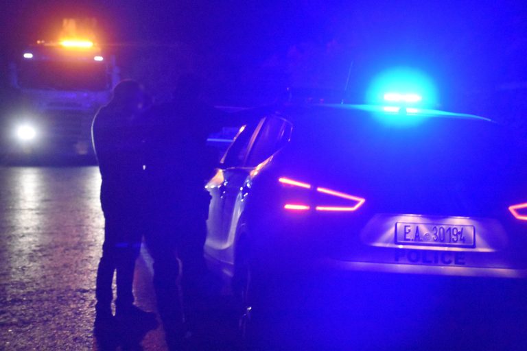 Σοβαρό επεισόδιο στο Περιστέρι: Άγνωστοι επιτέθηκαν σε τρία οχήματα