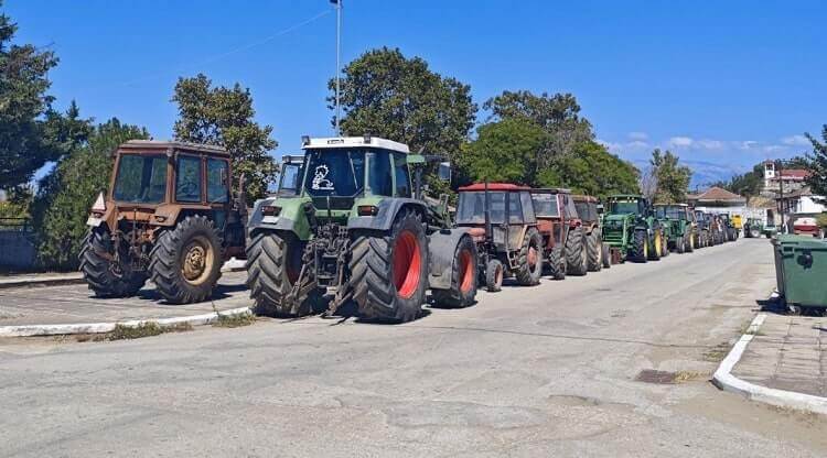 Σέρρες: Συγκεντρώθηκαν τρακτέρ στην πλατεία Πεθελινού