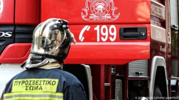 Θεσσαλονίκη: Υπό έλεγχο τέθηκε η φωτιά σε επιχείρηση στη Μίκρα