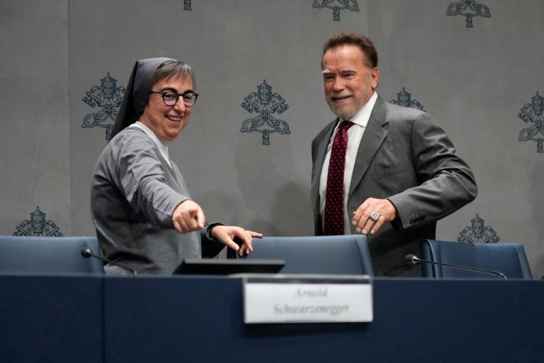 Ο Άρνολντ Σβαρτσενέγκερ γίνεται και πάλι «εξολοθρευτής» για το κοινό καλό