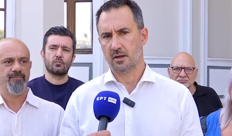 Θεσσαλονίκη: Επίσκεψη Χαρίτση στο Ιπποκράτειο Νοσοκομείο- Κριτική για τις ελλείψεις στο Ε.Σ.Υ