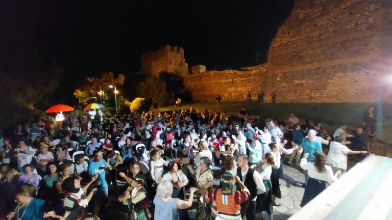 Θεσσαλονίκη: Πατινάδα και μουσικοχορευτικό αφιέρωμα στη Θράκη στο «20ο Σεργιάνι» από τους «Φίλους της Παράδοσης»