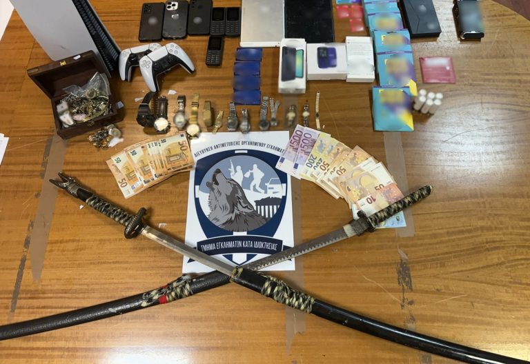 Συνελήφθησαν ακόμη 2 άτομα στο πλαίσιο εξάρθρωσης εγκληματικής οργάνωσης που διέπραττε κλοπές και απάτες σε οικίες ηλικιωμένων σε Αττική και Θεσσαλονίκη