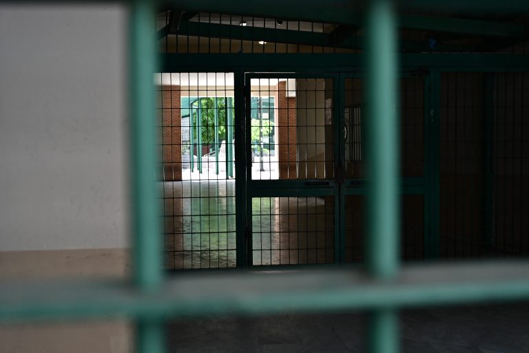 Γαλάτσι: 14χρονος εισέβαλε σε τουαλέτες δημοτικού σχολείου και φωτογράφισε ημίγυμνο μαθητή