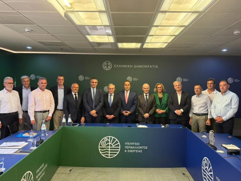 ΥΠΕΝ: Σε χρόνο ρεκόρ η εκκίνηση έργων πρόληψης και αποκατάστασης για τον πυρόπληκτο Φενεό