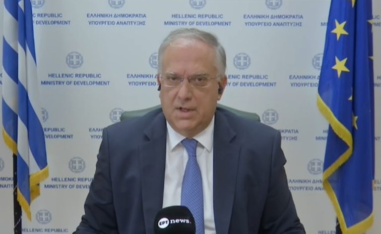 Τ. Θεοδωρικάκος στο ΕΡΤnews: Μειώσεις τιμών σε 1.000 κωδικούς – Έρχονται πρόστιμα και για παραπλανητικές εκπτώσεις