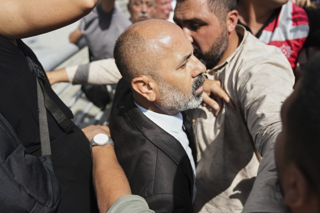 Κωνσταντινούπολη: Συγκρούσεις έξω από τα γραφεία του Ρεπουμπλικανικού Λαϊκού Κόμματος μεταξύ αστυνομίας, βουλευτών και υποστηρικτών του