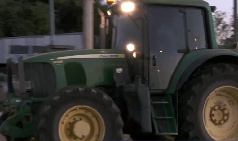 Κινητοποίηση αγροτών στη Θεσσαλονίκη για τον ΑΤΑΚ – Ολιγόλεπτος αποκλεισμός της Μουδανιών