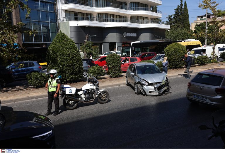 Σύγκρουση λεωφορείου με Ι.Χ. στη Μεσογείων – Καθυστερήσεις στο ρεύμα προς Μαραθώνος