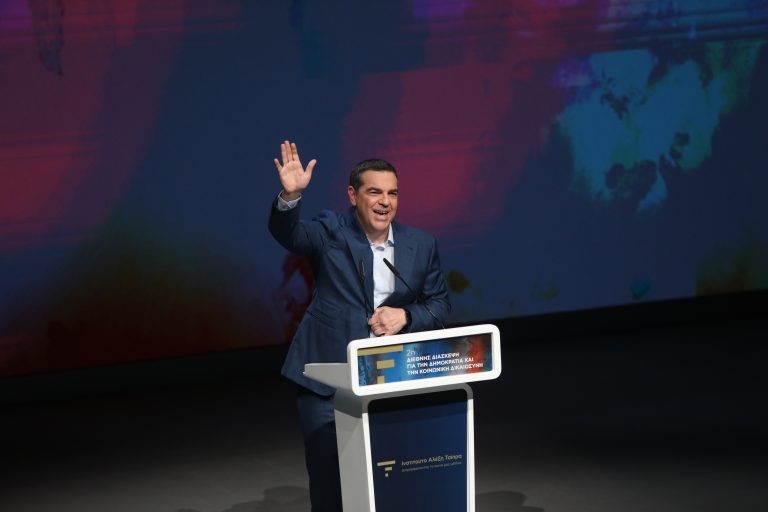 Αλέξης Τσίπρας: Χρειαζόμαστε έναν νέο πατριωτισμό απέναντι στην ολιγαρχία και την κλεπτοκρατία