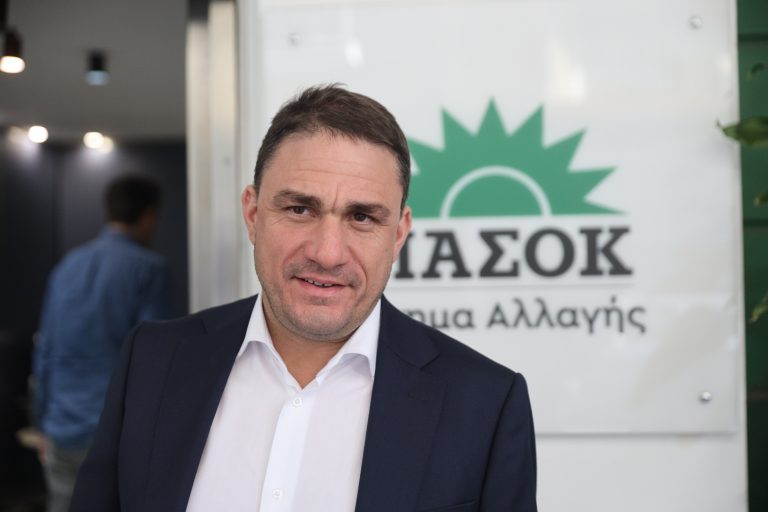 ΠΑΣΟΚ: Oι Ελληνίδες και οι Έλληνες ζουν στο πετσί τους την ακρίβεια Μητσοτάκη