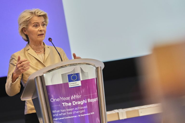 Η Φον ντερ Λάιεν κηρύσσει πόλεμο στην υβριδική απειλή της Ρωσίας