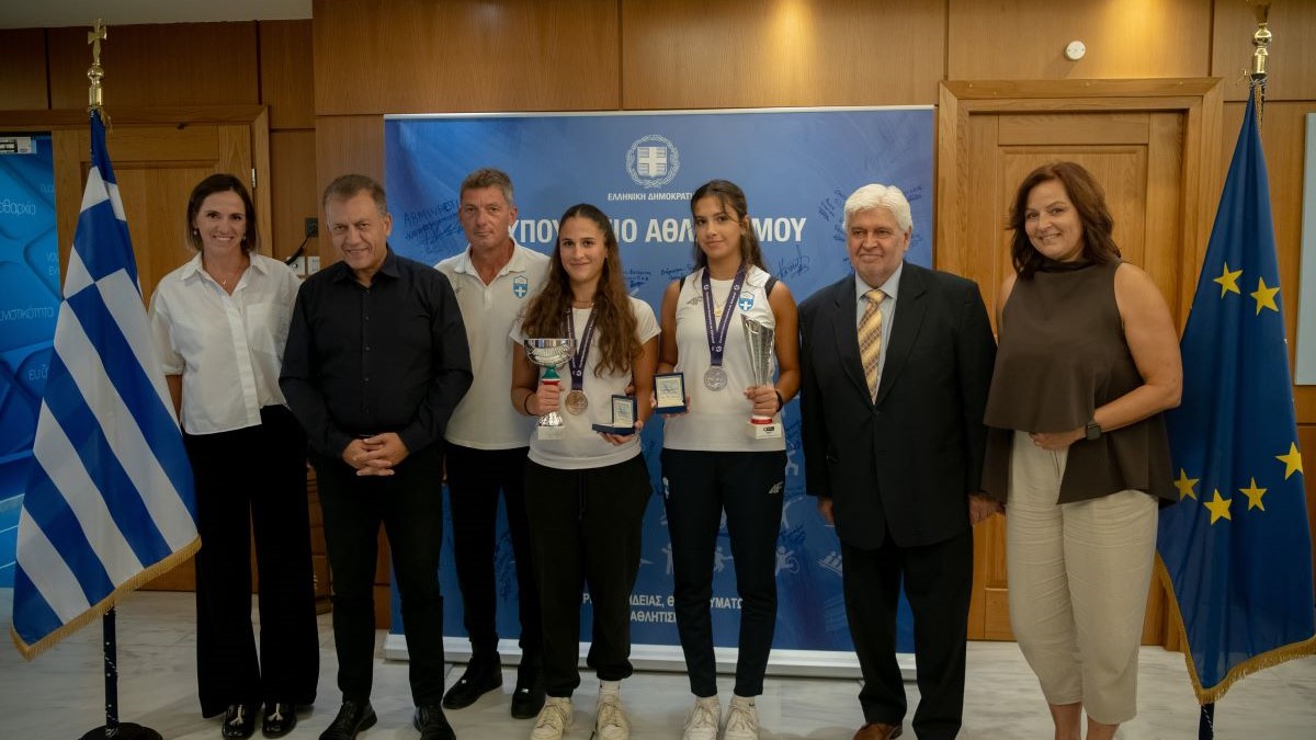 Ο Γιάννης Βρούτσης υποδέχθηκε τις πρωταθλήτριες Ευρώπης Ελένη Αλεξόγλου και Μυρτώ Πασχαλάκη