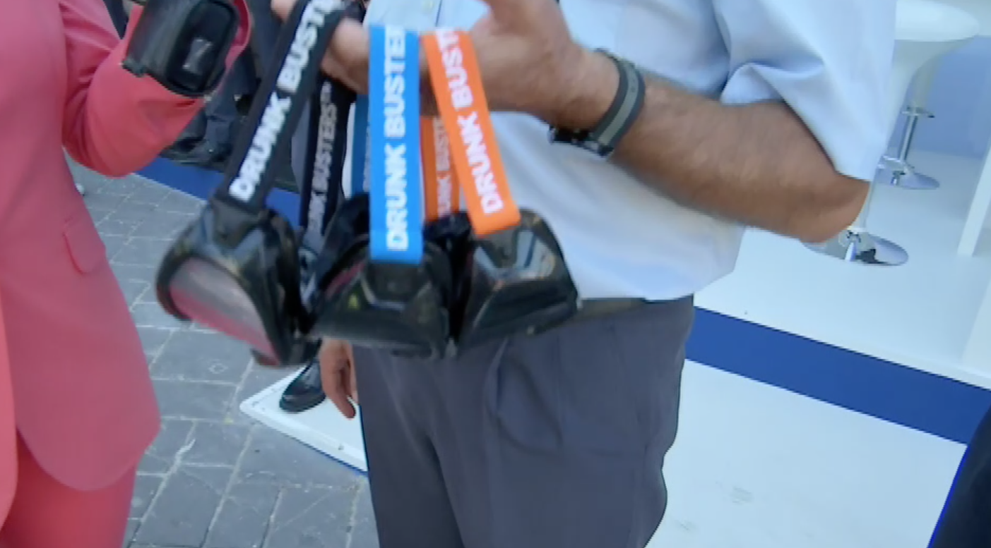 89η ΔΕΘ: Γυαλιά προσομοίωσης μέθης στο περίπτερο της ΕΛΑΣ
