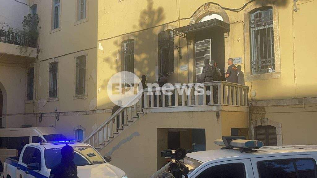Χανιά: Στον εισαγγελέα 24 από τους 48 συλληφθέντες για συμμετοχή στην εγκληματική οργάνωση – Ναρκωτικά, όπλα, εκβιασμοί και προσωνύμια στη δικογραφία