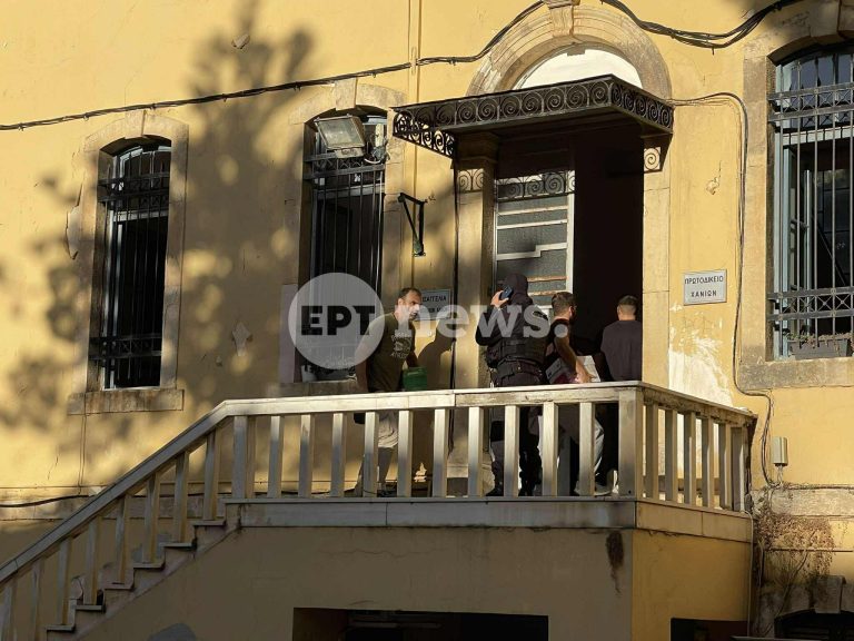 Χανιά: Στον εισαγγελέα από τους 48 συλληφθέντες για συμμετοχή στην εγκληματική οργάνωση – Ναρκωτικά, όπλα, εκβιασμοί και προσωνύμια στη δικογραφία