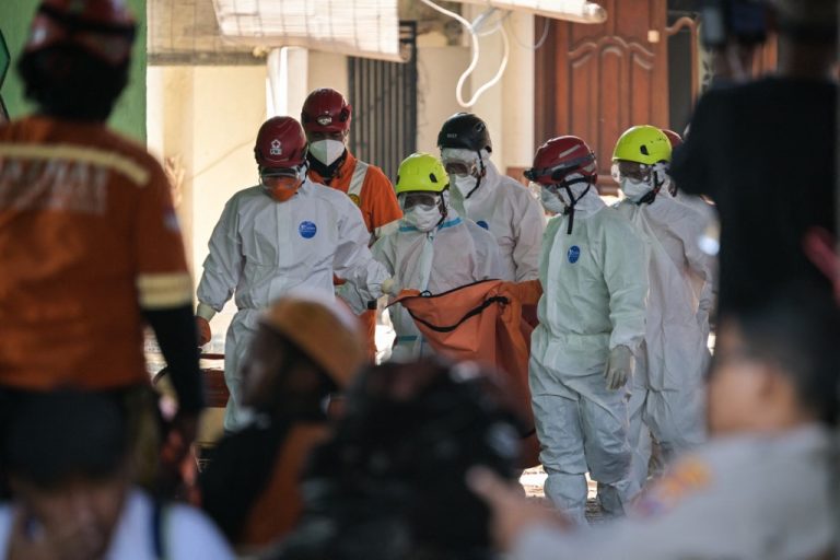 Τραγωδία στην Ινδονησία: Συνολικά 67 νεκροί από την κατάρρευση σχολείου – Τέλος στις έρευνες