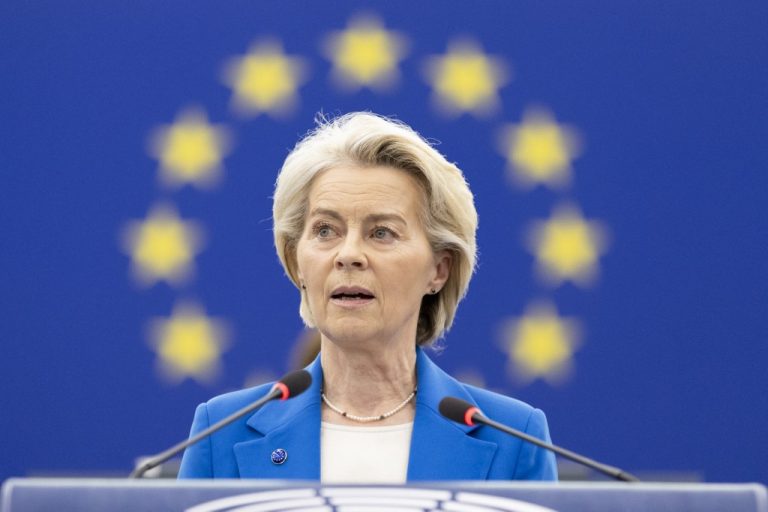 Φον ντερ Λάιεν: Η Ρωσία θέλει να σπείρει διχόνοια – Η Ευρώπη αντιμετωπίζει «υβριδικό πόλεμο»