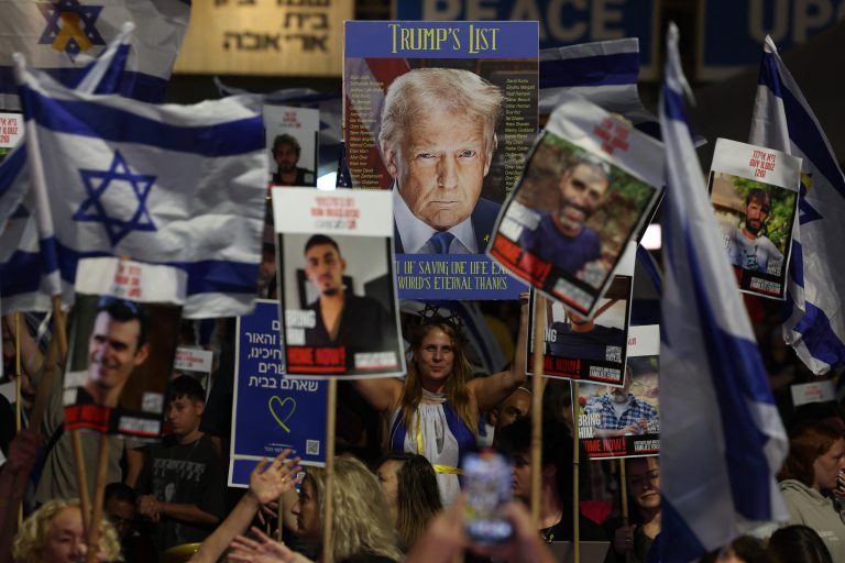 Αντίστροφα μετρά ο χρόνος για την απελευθέρωση των ομήρων – Προετοιμασίες για την παραλαβή τους από τον Ερυθρό Σταυρό