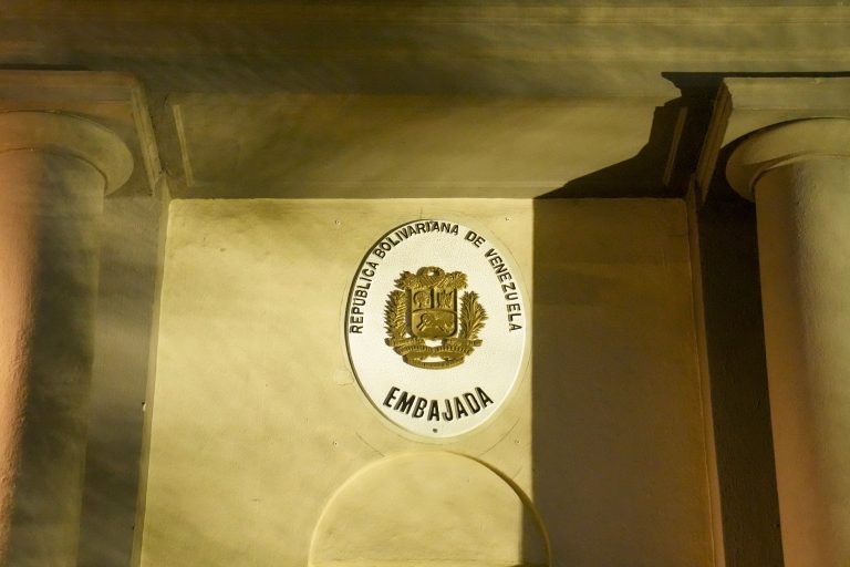 Έκλεισε την πρεσβεία της στη Νορβηγία η Βενεζουέλα, μετά την απονομή του Νόμπελ Ειρήνης στην Μαρία Κορίνα Ματσάδο