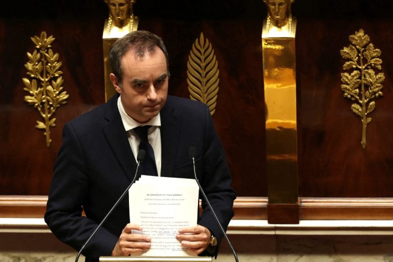 Γαλλία: Αναστέλλεται η μεταρρύθμιση του συνταξιοδοτικού – Κρίση καθεστώτος δεν πρόκειται να συμβεί, τονίζει ο Λεκορνί