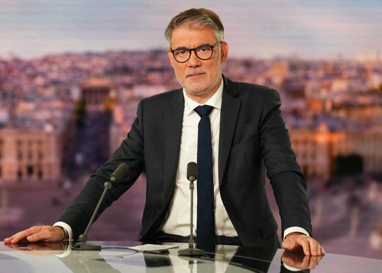 Γαλλία: Ο ηγέτης των Σοσιαλιστών δήλωσε ότι το κόμμα θα προτείνει έναν φόρο Ζουκμάν στον πλούτο