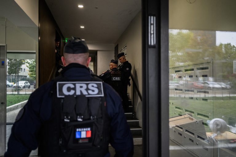 Τέσσερις συλλήψεις στη Γαλλία, υπόπτων για οργάνωση επίθεσης σε βάρος Ρώσου αντιφρονούντα