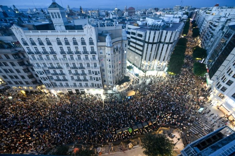 Ισπανία: Διαδήλωση στη Βαλένθια, έναν χρόνο μετά τις φονικές πλημμύρες – Είχαν χάσει τη ζωή τους 229 άνθρωποι