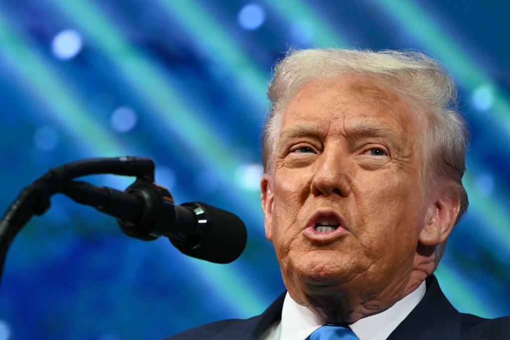 ΗΠΑ: Ο Τραμπ δηλώνει ότι «είναι κρίμα» που «δεν επιτρέπεται» να διεκδικήσει τρίτη θητεία