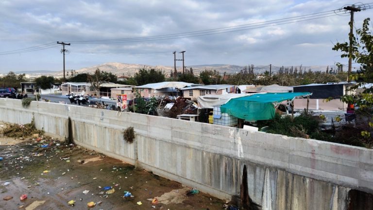 Επιχείρηση της Αστυνομίας στη Νεάπολη Βόλου: Συλλήψεις για ρευματοκλοπή και ναρκωτικά